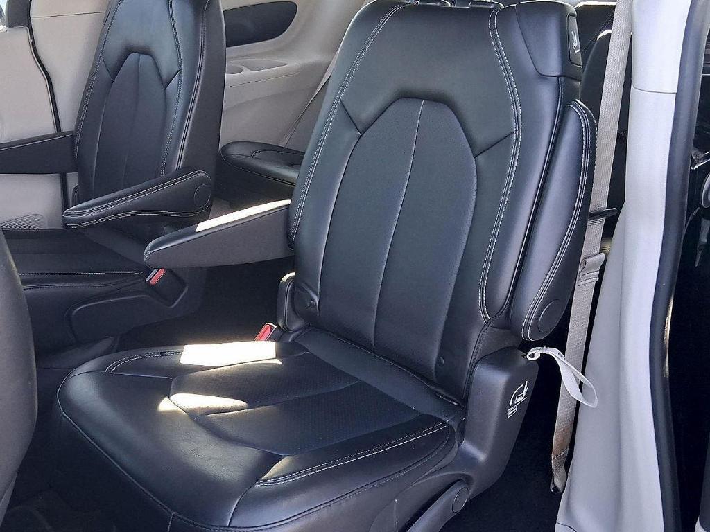 used 2024 Chrysler Pacifica car, priced at $26,800