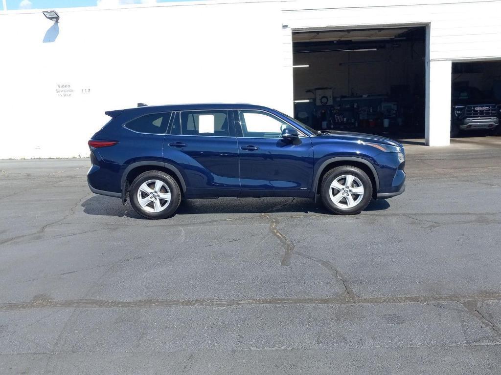 used 2022 Toyota Highlander Hybrid car, priced at $25,250