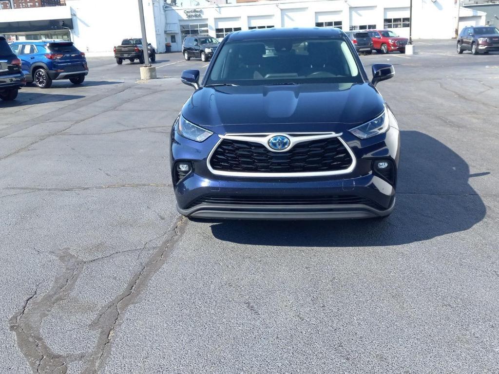 used 2022 Toyota Highlander Hybrid car, priced at $25,250