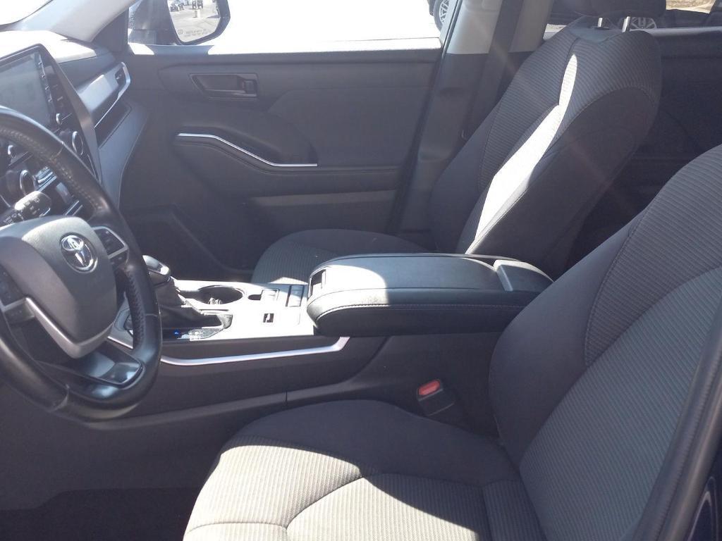 used 2022 Toyota Highlander Hybrid car, priced at $25,250