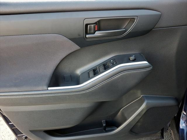 used 2022 Toyota Highlander car, priced at $25,250