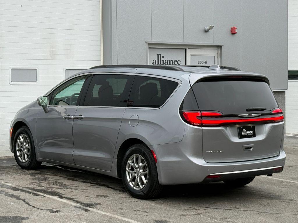 used 2021 Chrysler Pacifica car, priced at $18,497