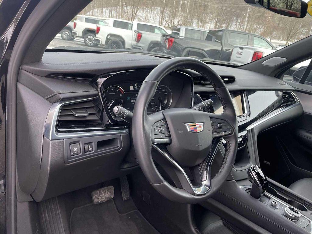 used 2025 Cadillac XT6 car, priced at $48,900