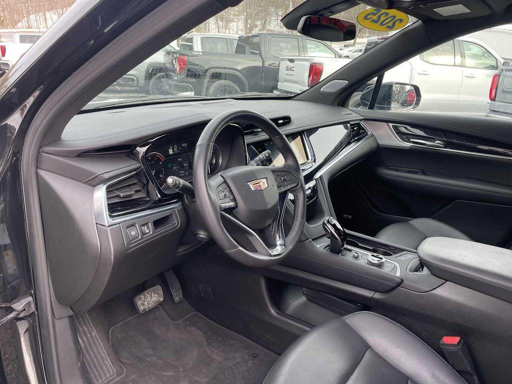 used 2025 Cadillac XT6 car, priced at $48,900