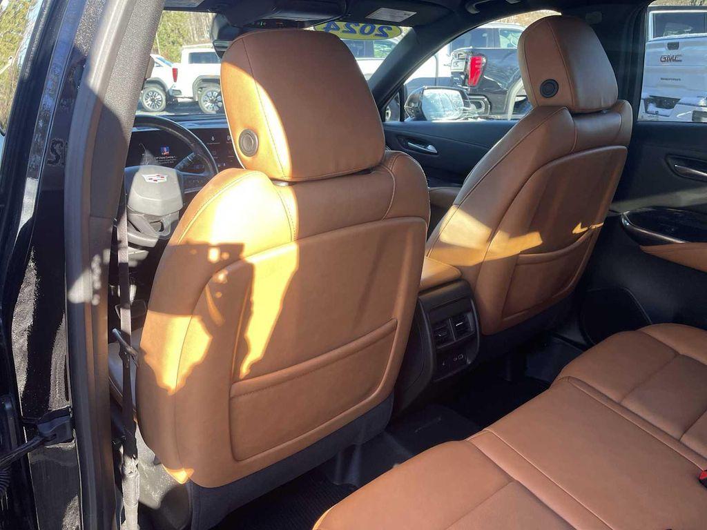 used 2024 Cadillac XT4 car, priced at $37,200
