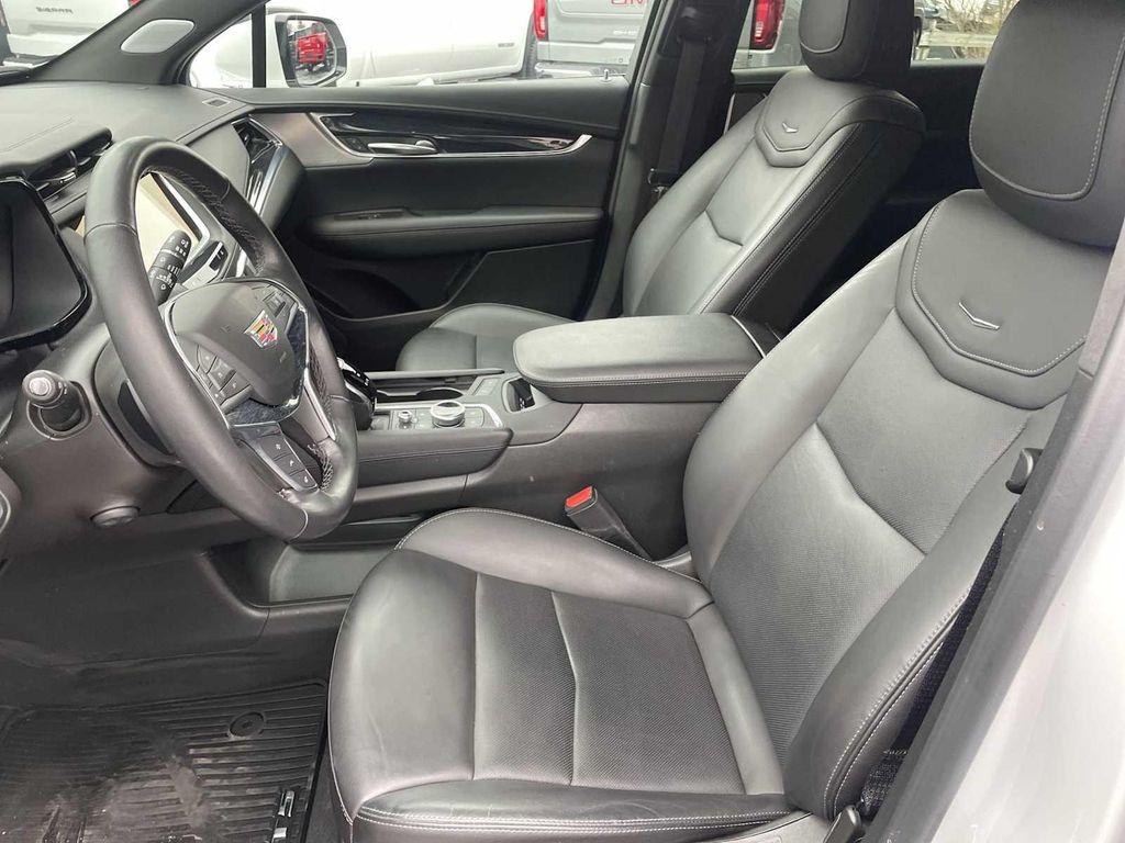 used 2023 Cadillac XT5 car, priced at $33,990