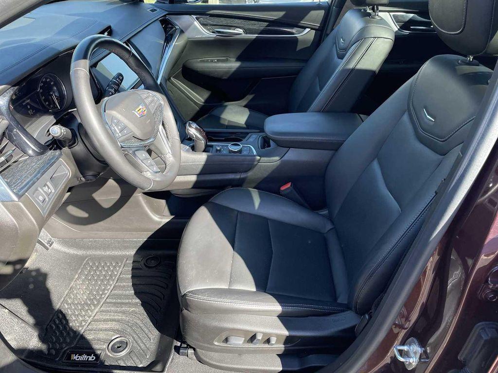 used 2022 Cadillac XT5 car, priced at $33,900