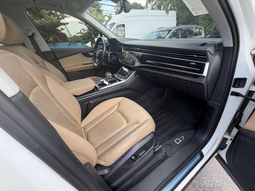Audi Q7 view 21