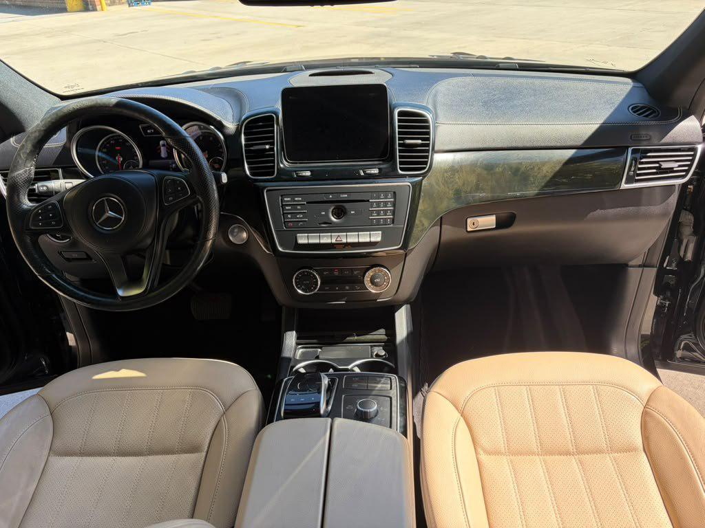 Mercedes-Benz GLS view 16