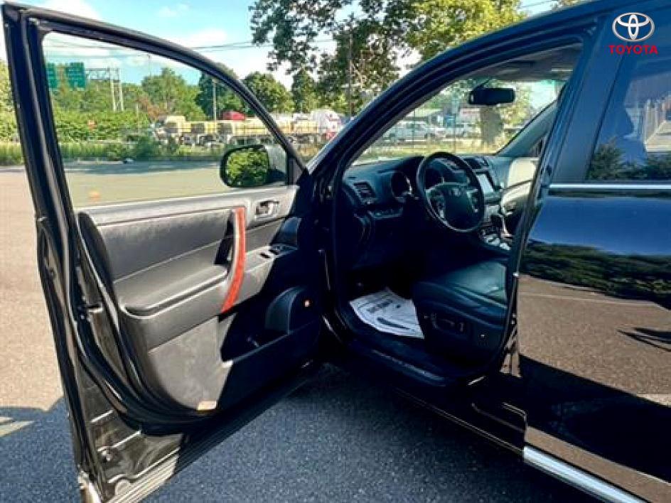 used 2011 Toyota Highlander Hybrid car, priced at $12,997