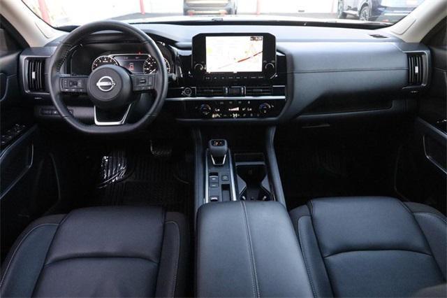 2024 Super Black Nissan Pathfinder