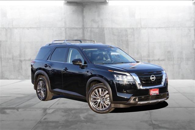 2024 Super Black Nissan Pathfinder