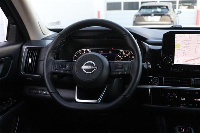 2024 Super Black Nissan Pathfinder