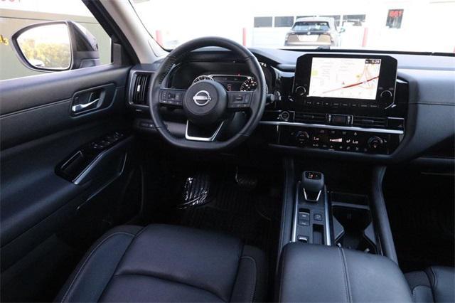 2024 Super Black Nissan Pathfinder