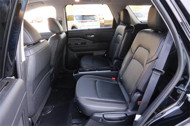2024 Super Black Nissan Pathfinder