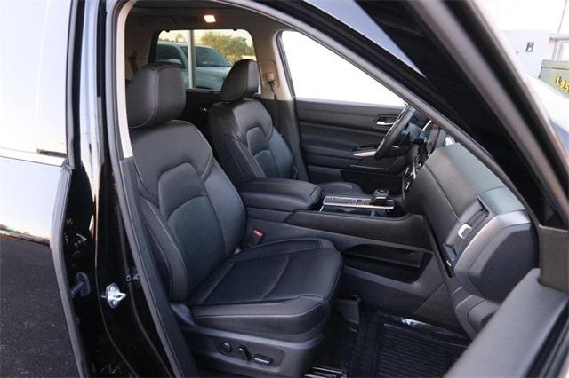 2024 Super Black Nissan Pathfinder