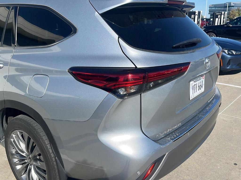 2021 Celestial Silver Metallic Toyota Highlander