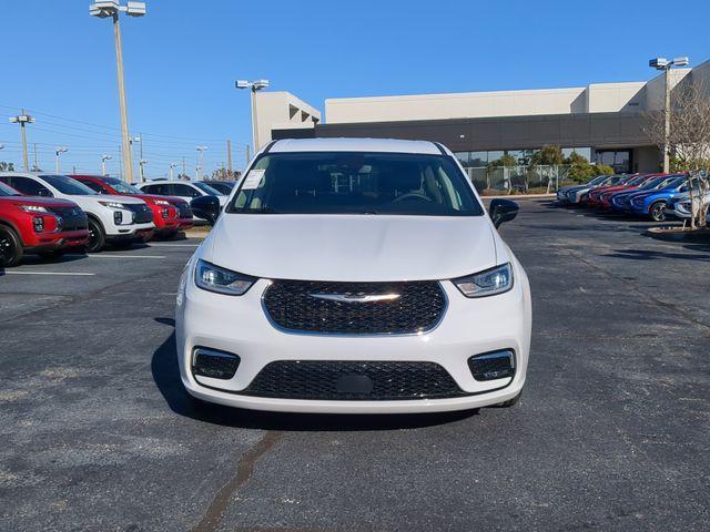 used 2024 Chrysler Pacifica car, priced at $24,249