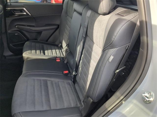 new 2025 Mitsubishi Outlander car, priced at $38,360