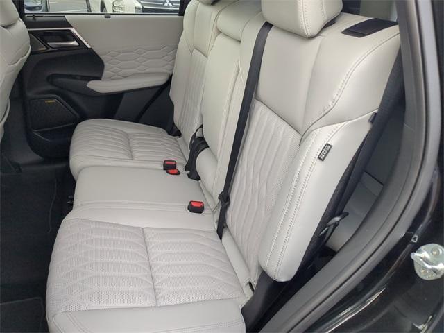 new 2025 Mitsubishi Outlander car, priced at $42,640