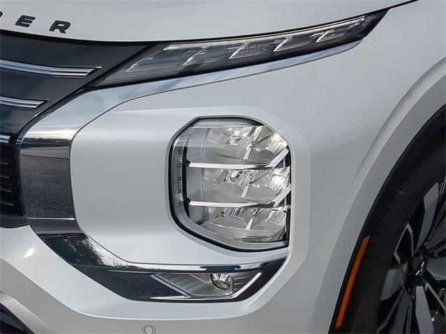 new 2025 Mitsubishi Outlander car, priced at $40,040