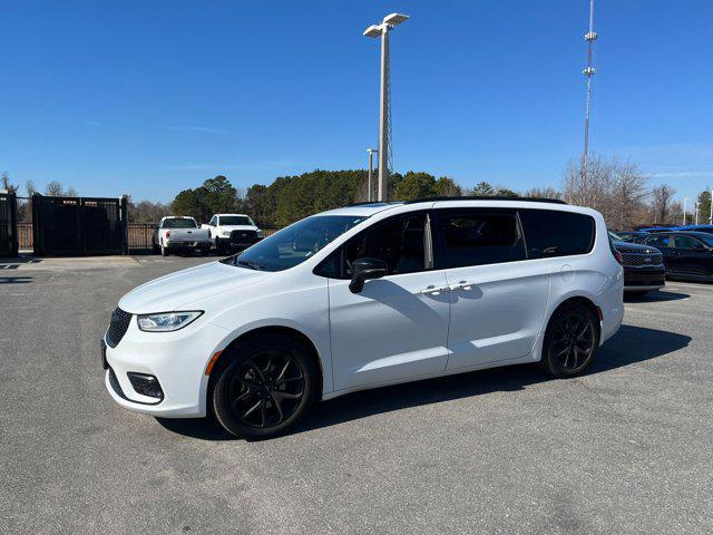 used 2025 Chrysler Pacifica car, priced at $34,390