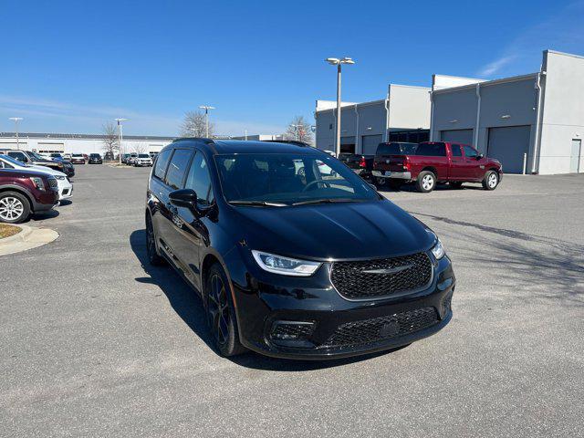 used 2025 Chrysler Pacifica car, priced at $34,433