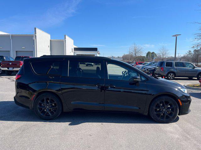 used 2025 Chrysler Pacifica car, priced at $34,433