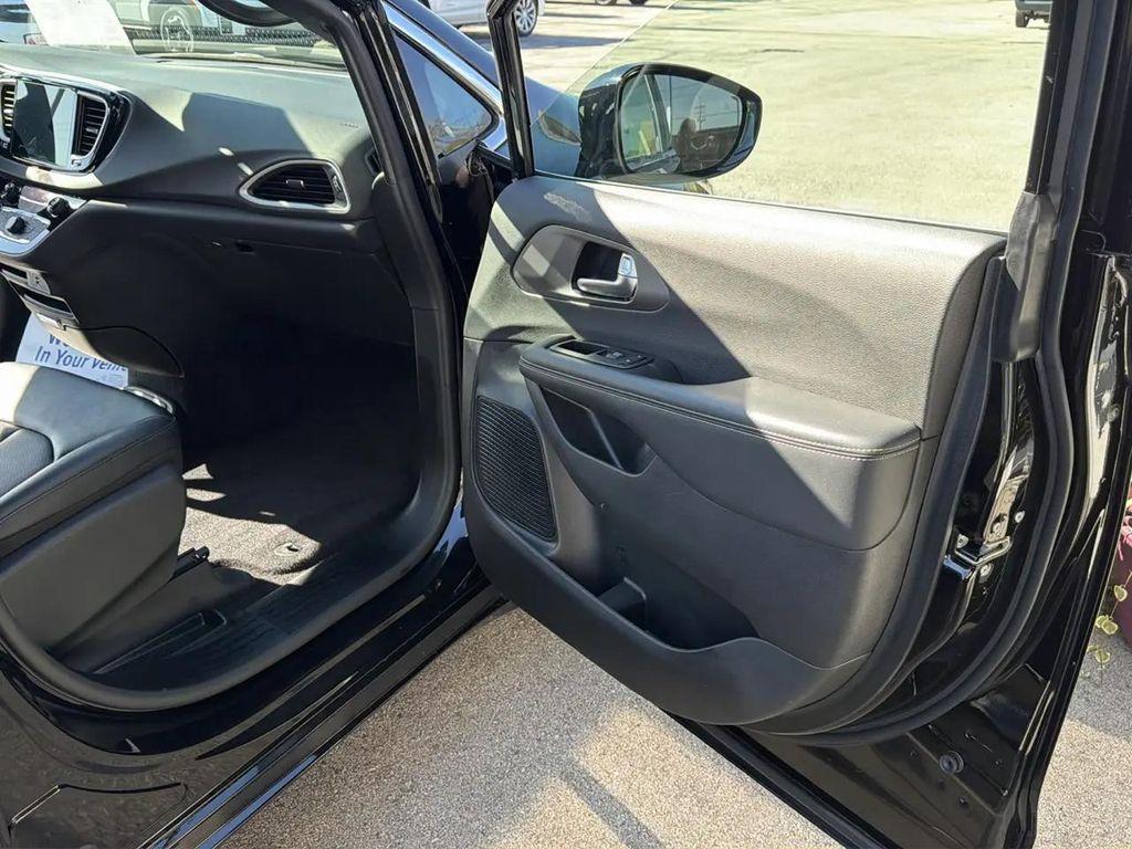 used 2026 Chrysler Pacifica car, priced at $27,650