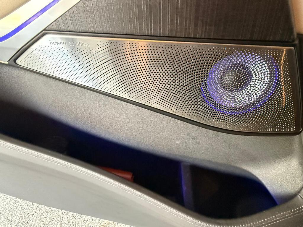 BMW Alpina XB7 view 21
