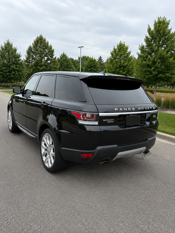 Land Rover Range Rover Sport view 4
