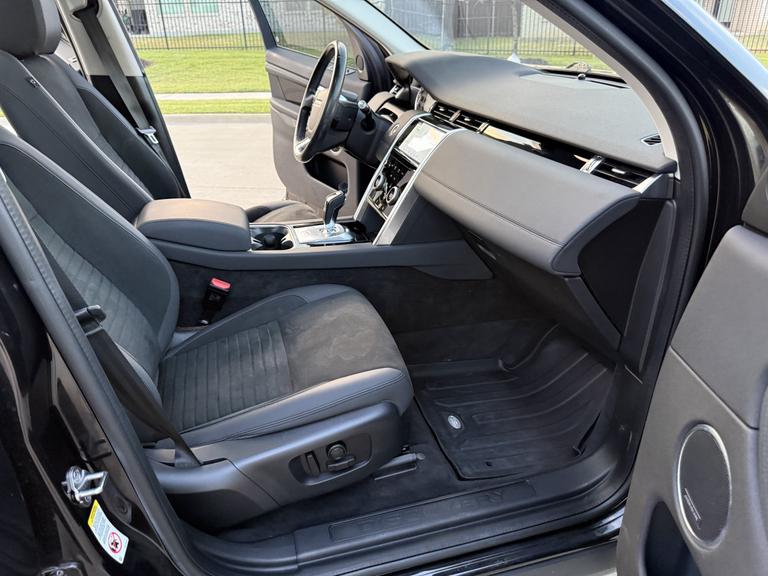 Land Rover Discovery Sport view 10