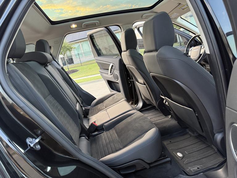 Land Rover Discovery Sport view 13