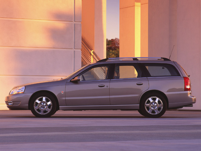 New 2004 Saturn LW