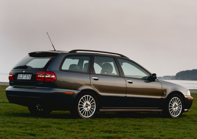 New 2003 Volvo V40