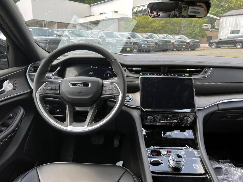 new 2025 Jeep Grand Cherokee car, priced at $47,495