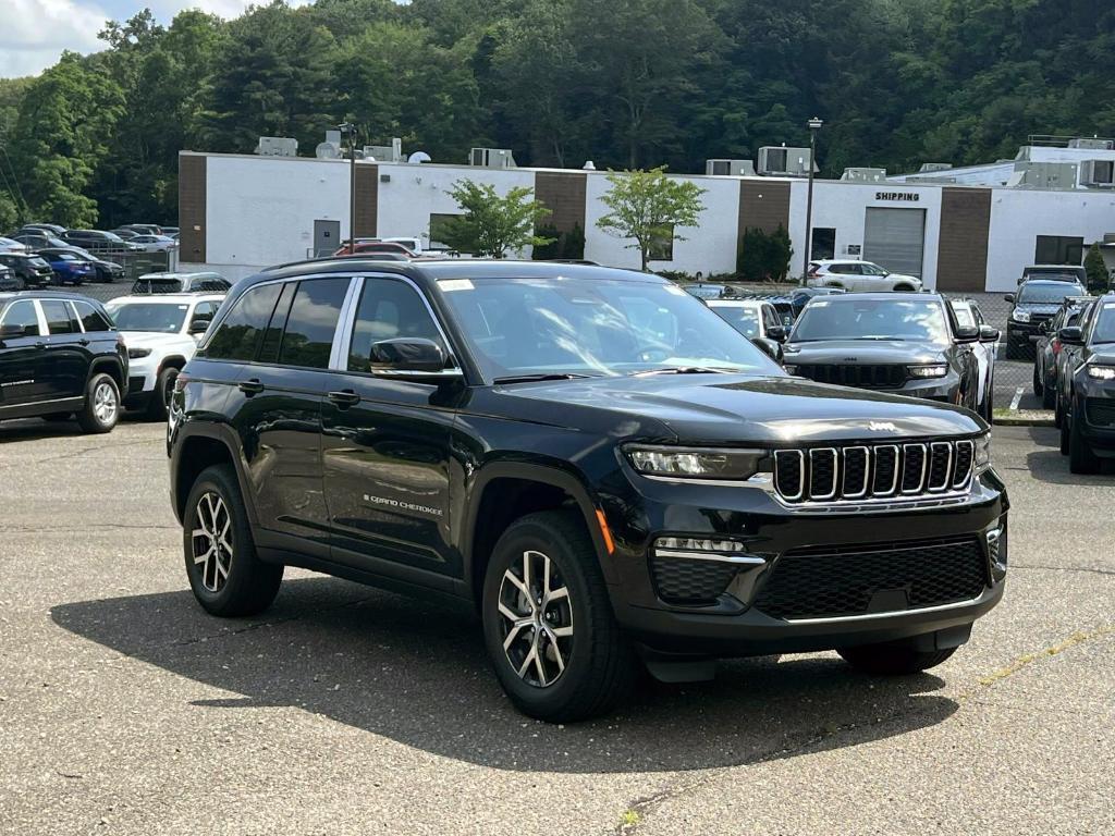 new 2025 Jeep Grand Cherokee car, priced at $47,495