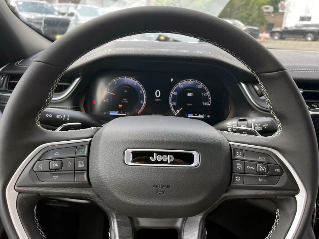 new 2025 Jeep Grand Cherokee car, priced at $47,495