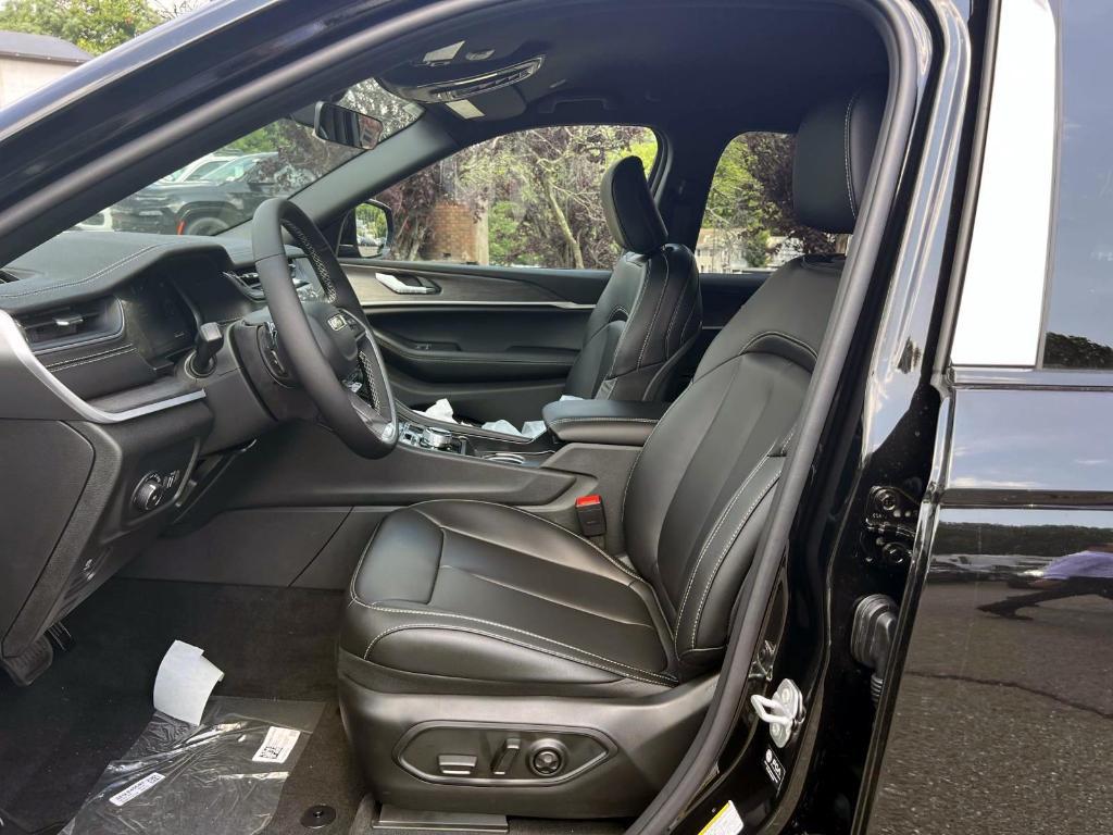 new 2025 Jeep Grand Cherokee car, priced at $47,495