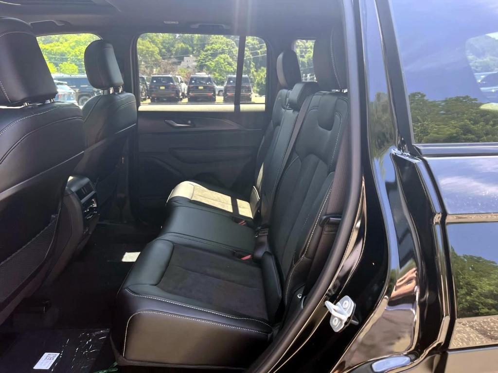 new 2025 Jeep Grand Cherokee car, priced at $48,375