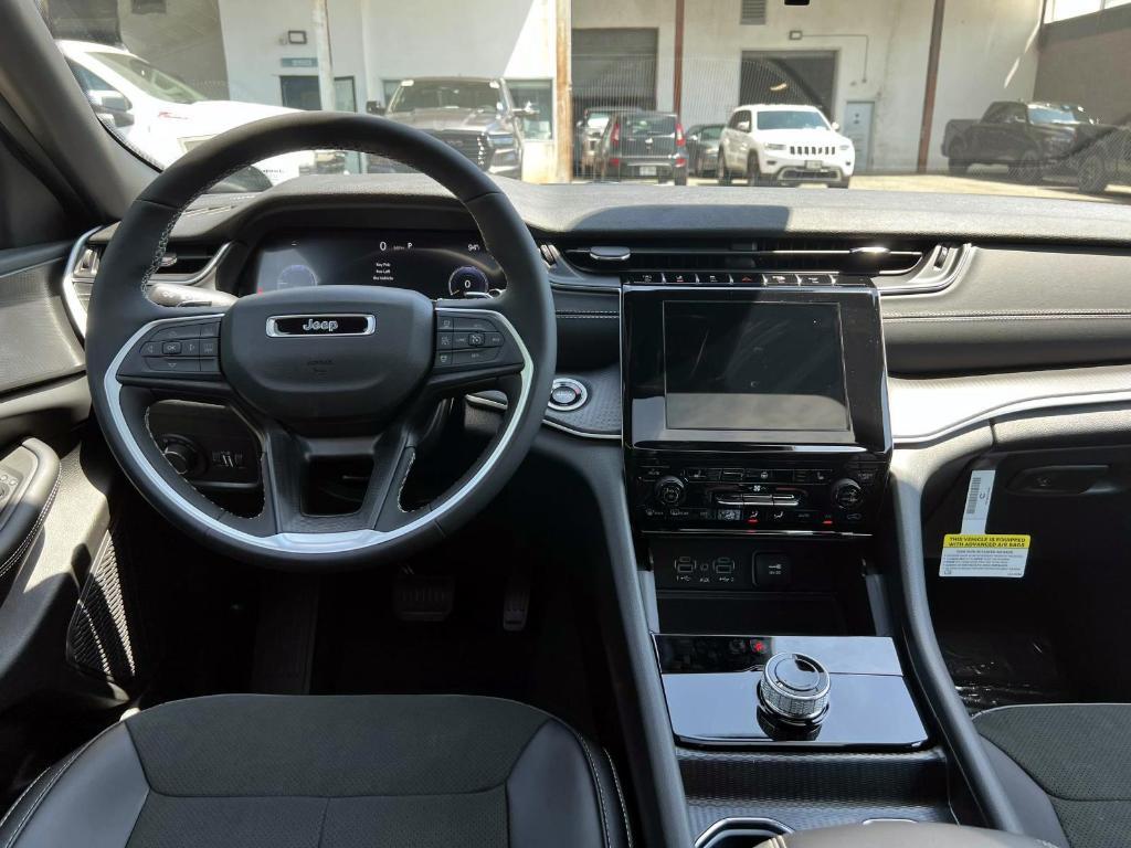 new 2025 Jeep Grand Cherokee car, priced at $48,375