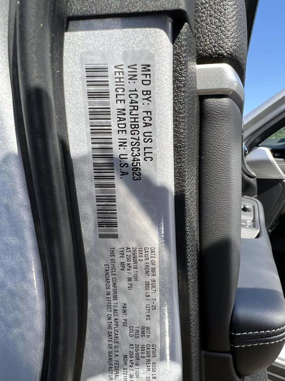 new 2025 Jeep Grand Cherokee car, priced at $47,920