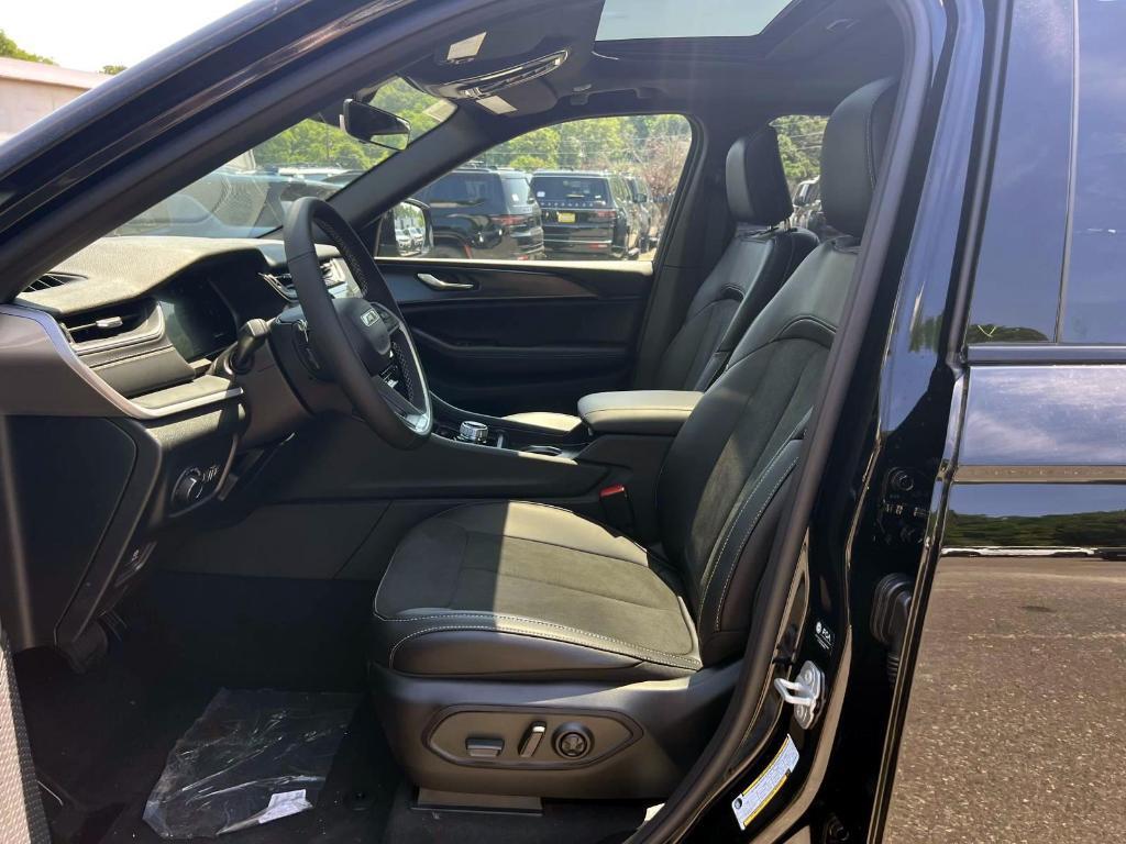 new 2025 Jeep Grand Cherokee car, priced at $48,375