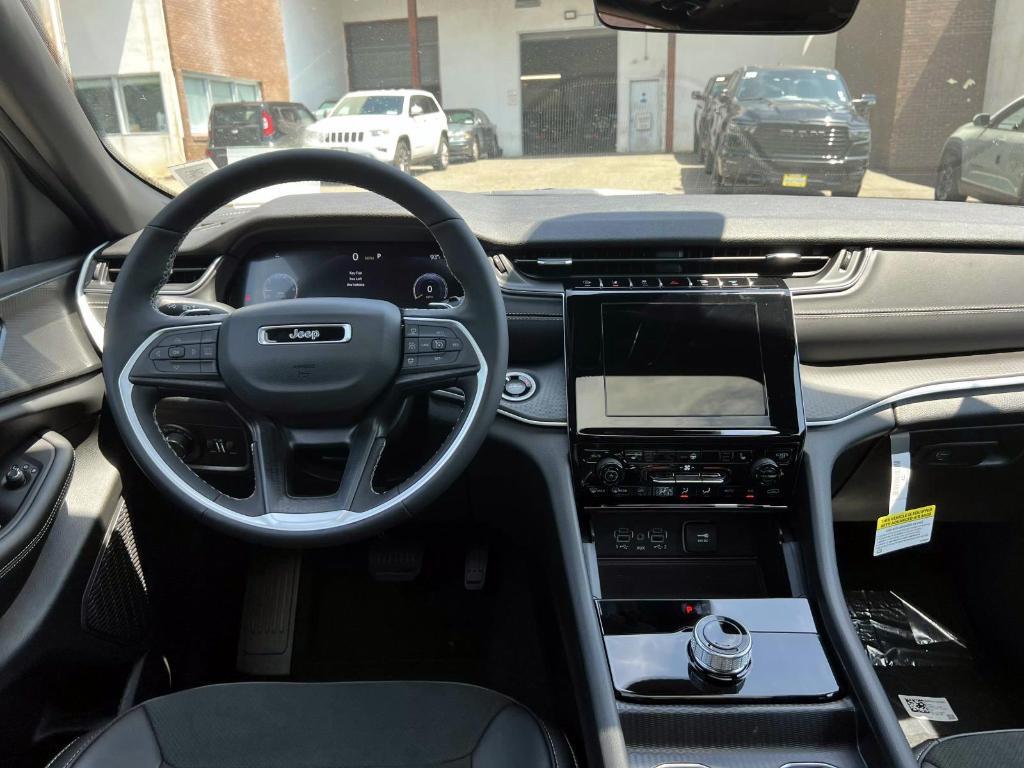 new 2025 Jeep Grand Cherokee car, priced at $48,375