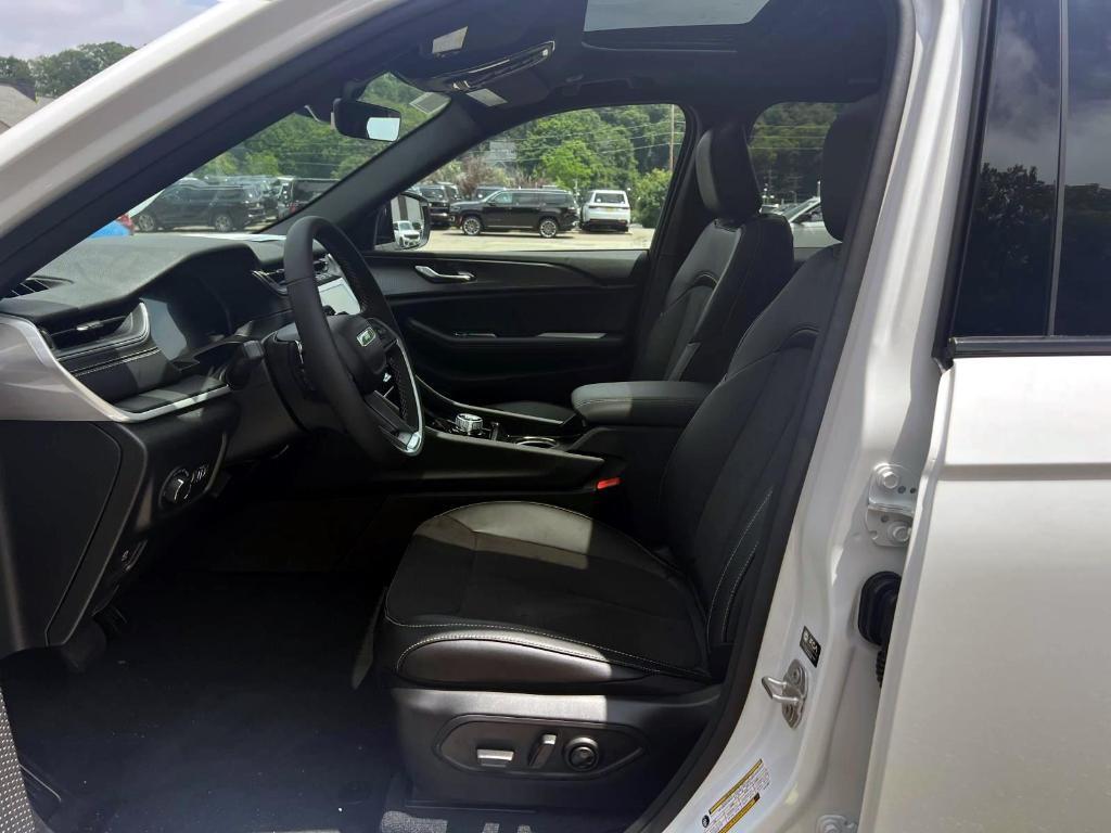 new 2025 Jeep Grand Cherokee car, priced at $47,780