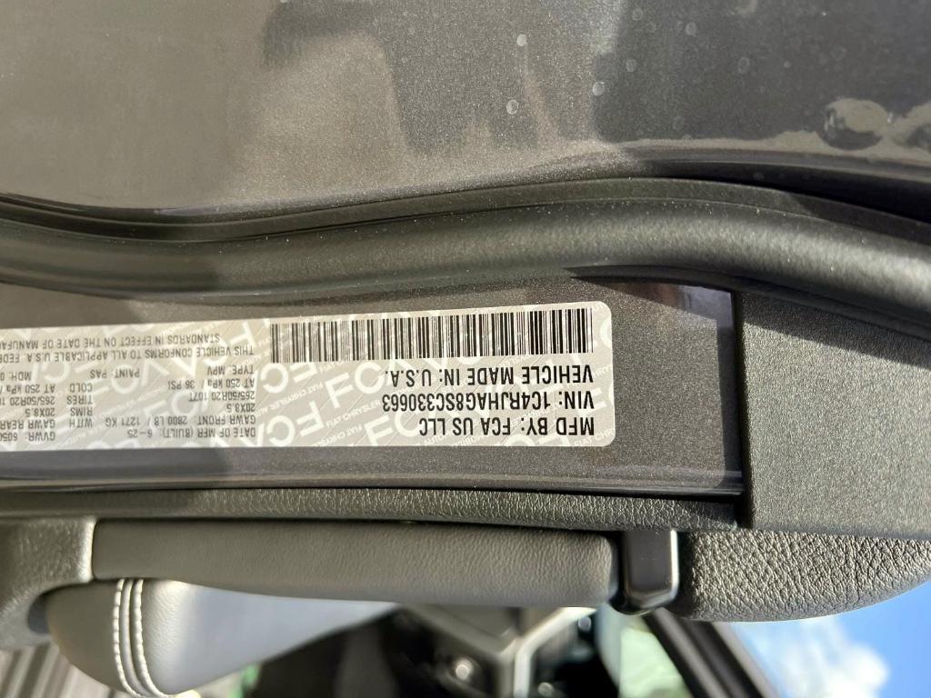 new 2025 Jeep Grand Cherokee car, priced at $48,375