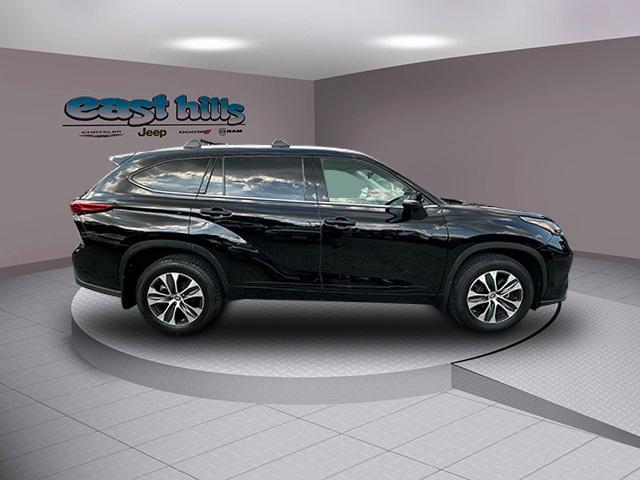 used 2021 Toyota Highlander car, priced at $34,900