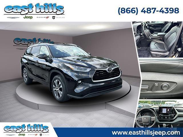 used 2021 Toyota Highlander car, priced at $34,900