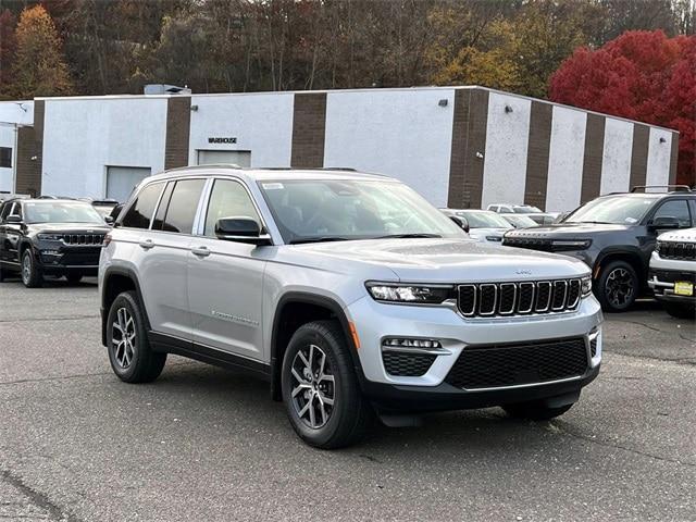 new 2025 Jeep Grand Cherokee car, priced at $50,435