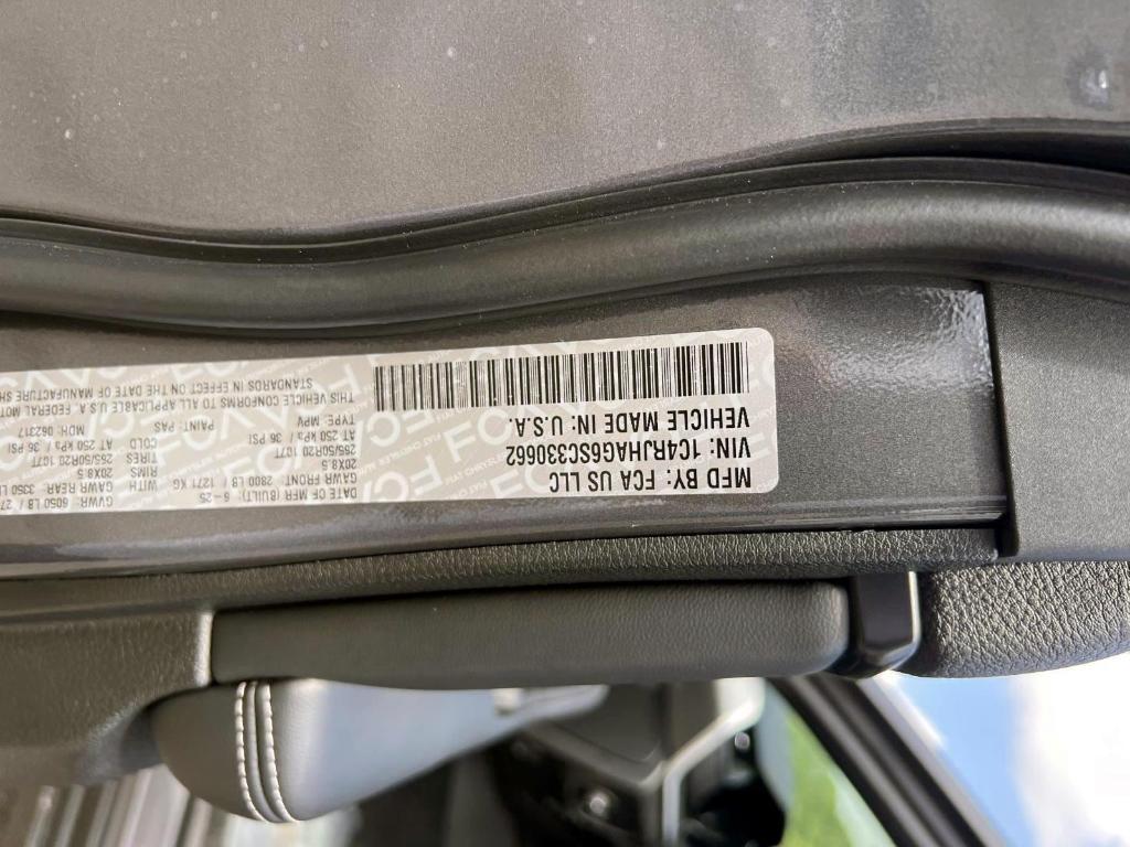 new 2025 Jeep Grand Cherokee car, priced at $48,375